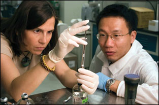 Jennifer Becker and her student Yen-jung - photo by Micheal Fincham